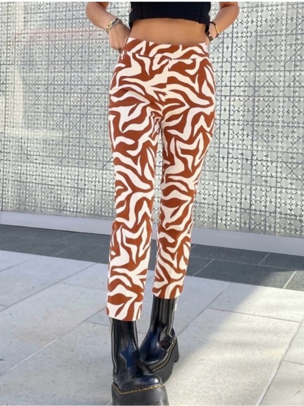 NWT Spanx On The Go Print  Cropped Ankle Slim Straight Leg Pants Clay Zebra L